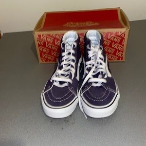 Grape high top vines! Open to offers💕